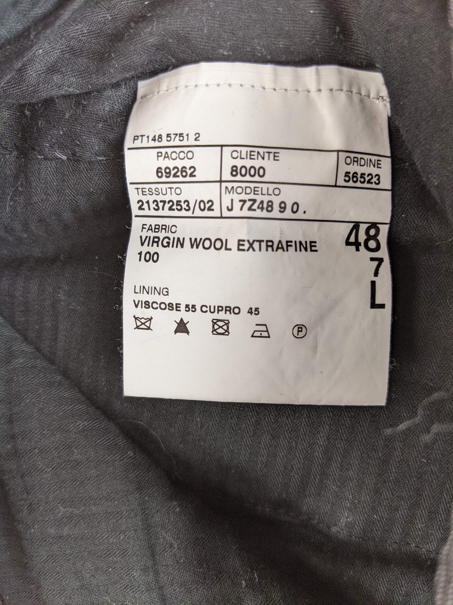 Fabric label showing material composition
