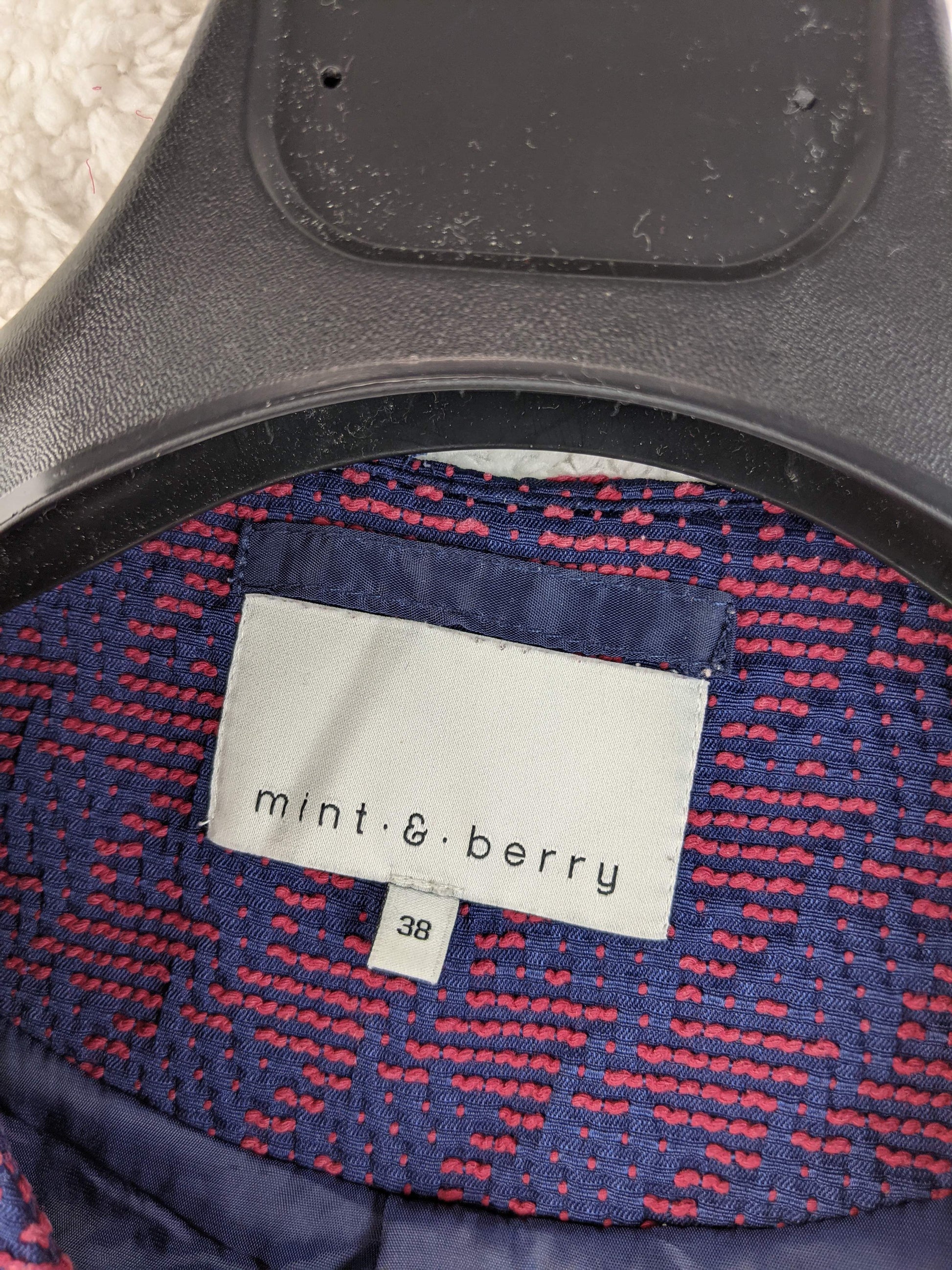 Close-up of Mint & Berry label