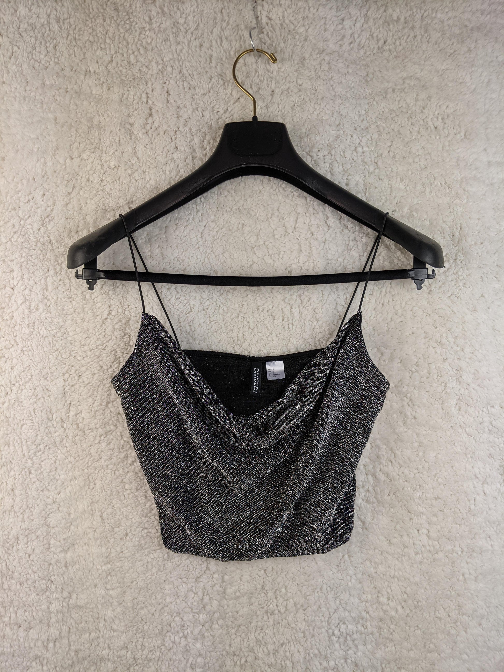 Front view of the H&M Divided sparkly black cropped top