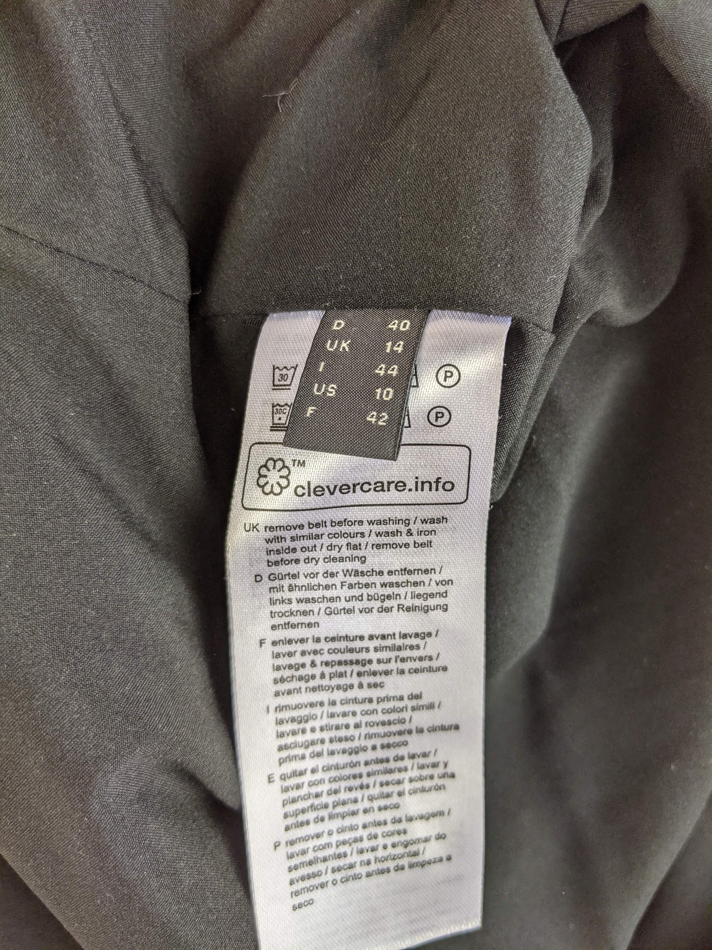 Size tag showing size 40 of the Esprit dress