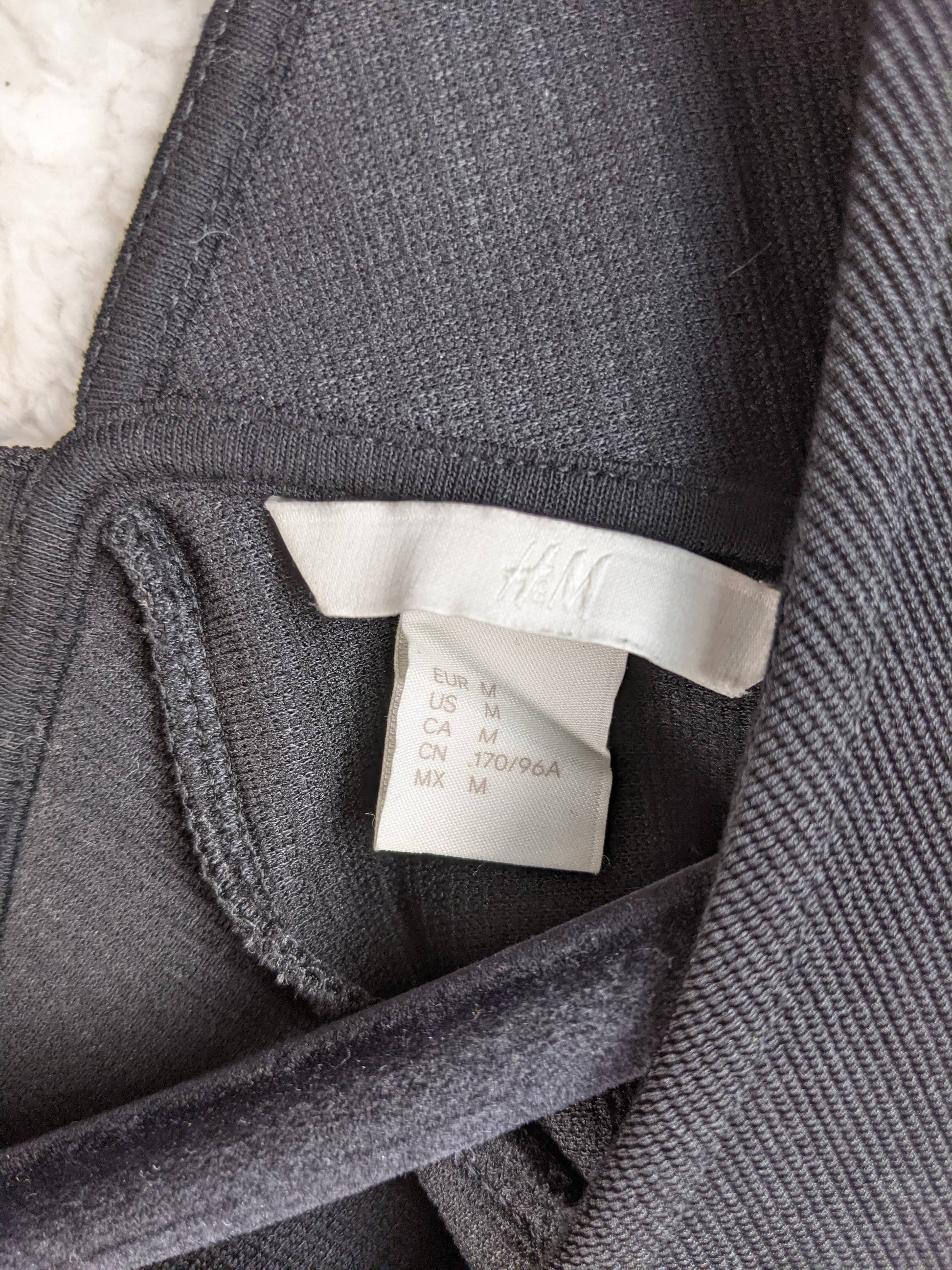 Label showing H&M size medium