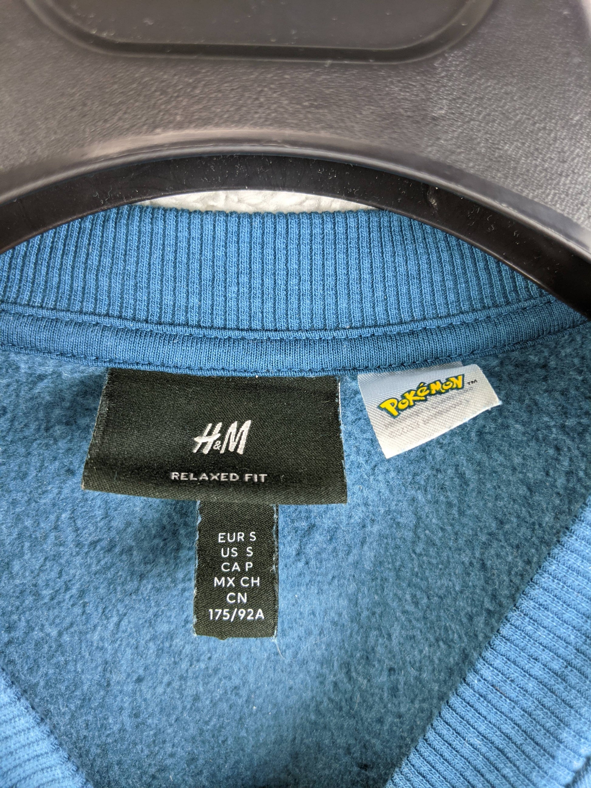 Close-up of H&M label and size