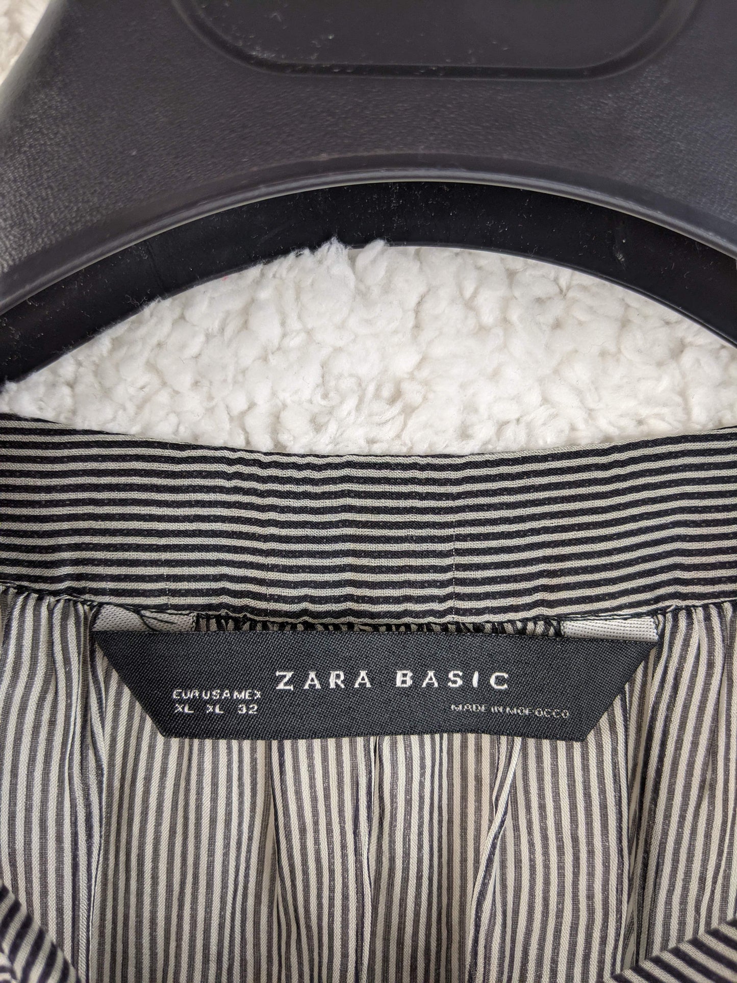 Size label of Zara Basic black striped blouse