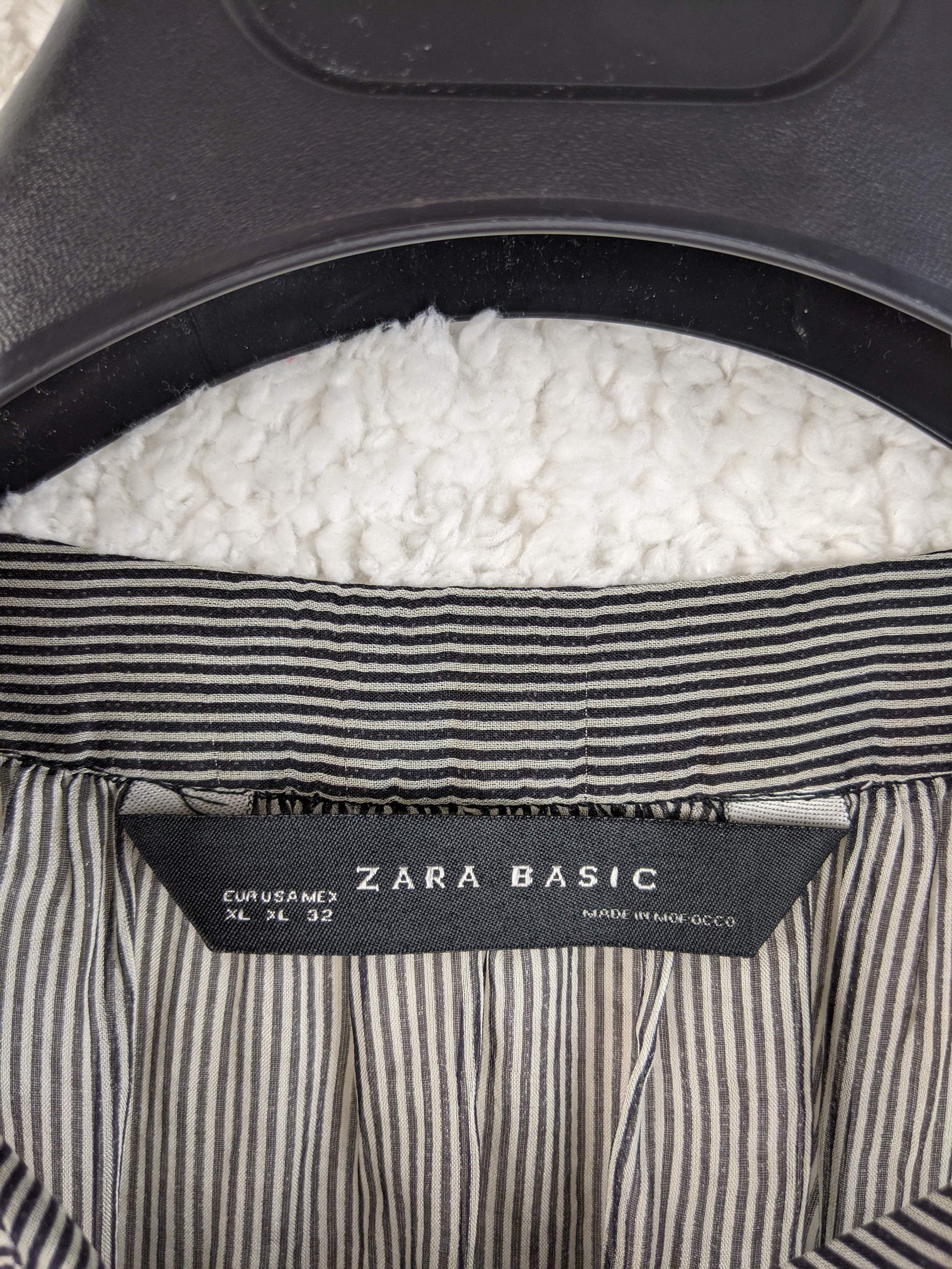 Size label of Zara Basic black striped blouse
