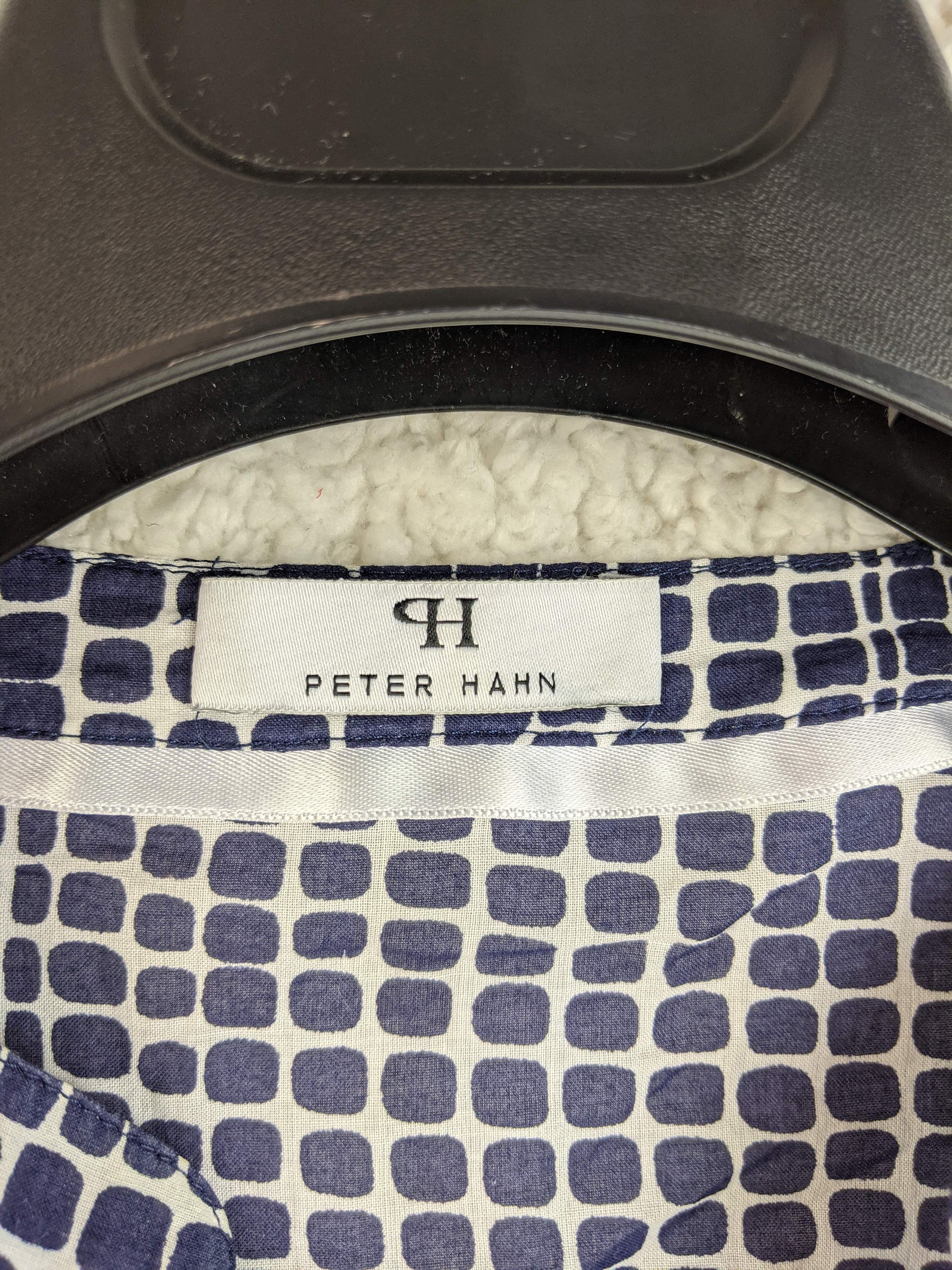 Close-up of the Peter Hahn brand label