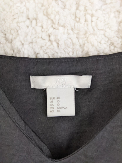 Label of H&M camisole showing size and brand
