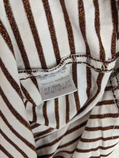 Size label on the tank top showing size large