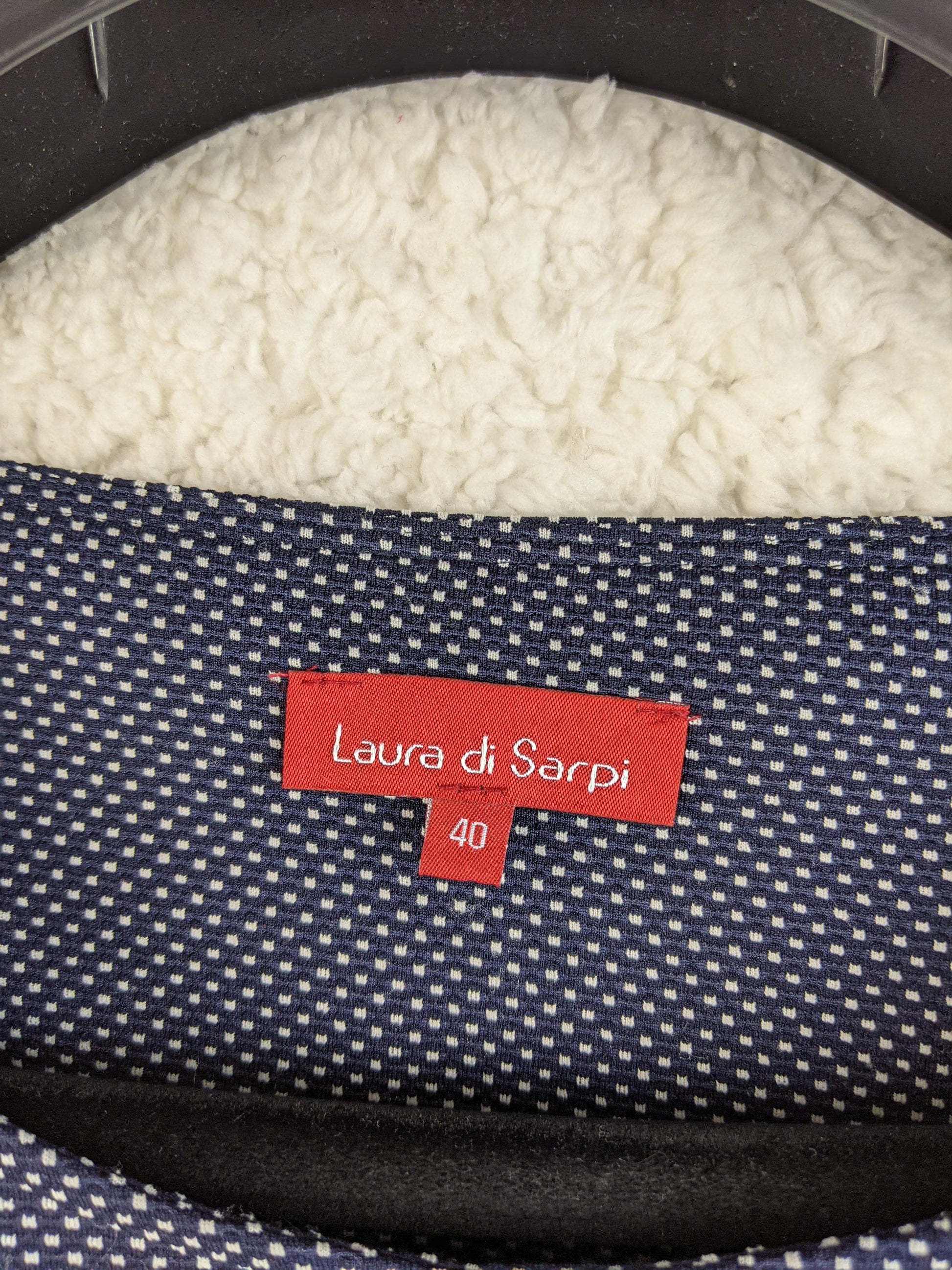 Close-up of Laura di Sarpi label