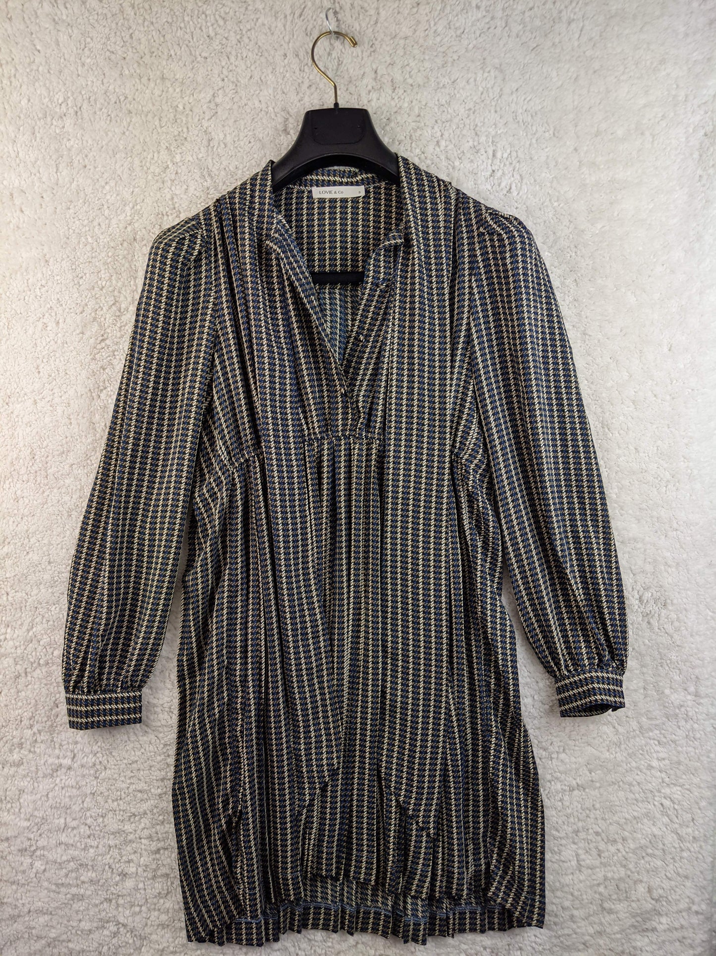 Front view of Lovie & Co houndstooth patterned dress