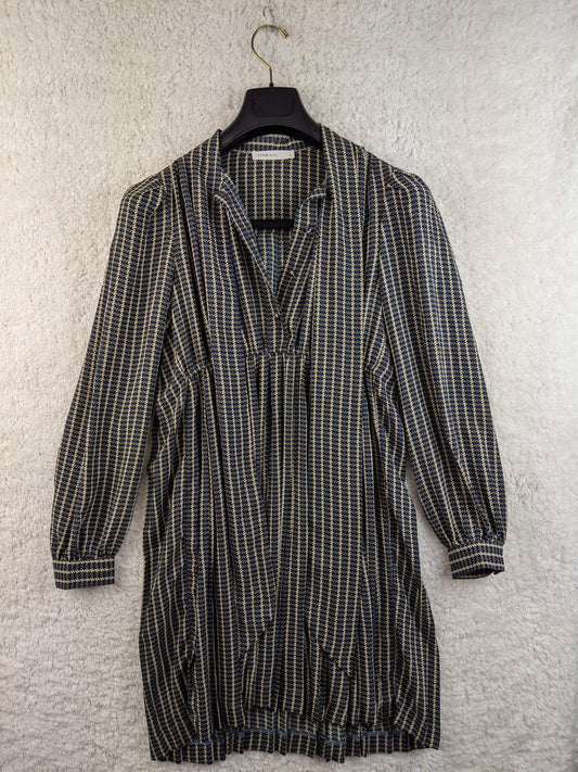 Front view of Lovie & Co houndstooth patterned dress
