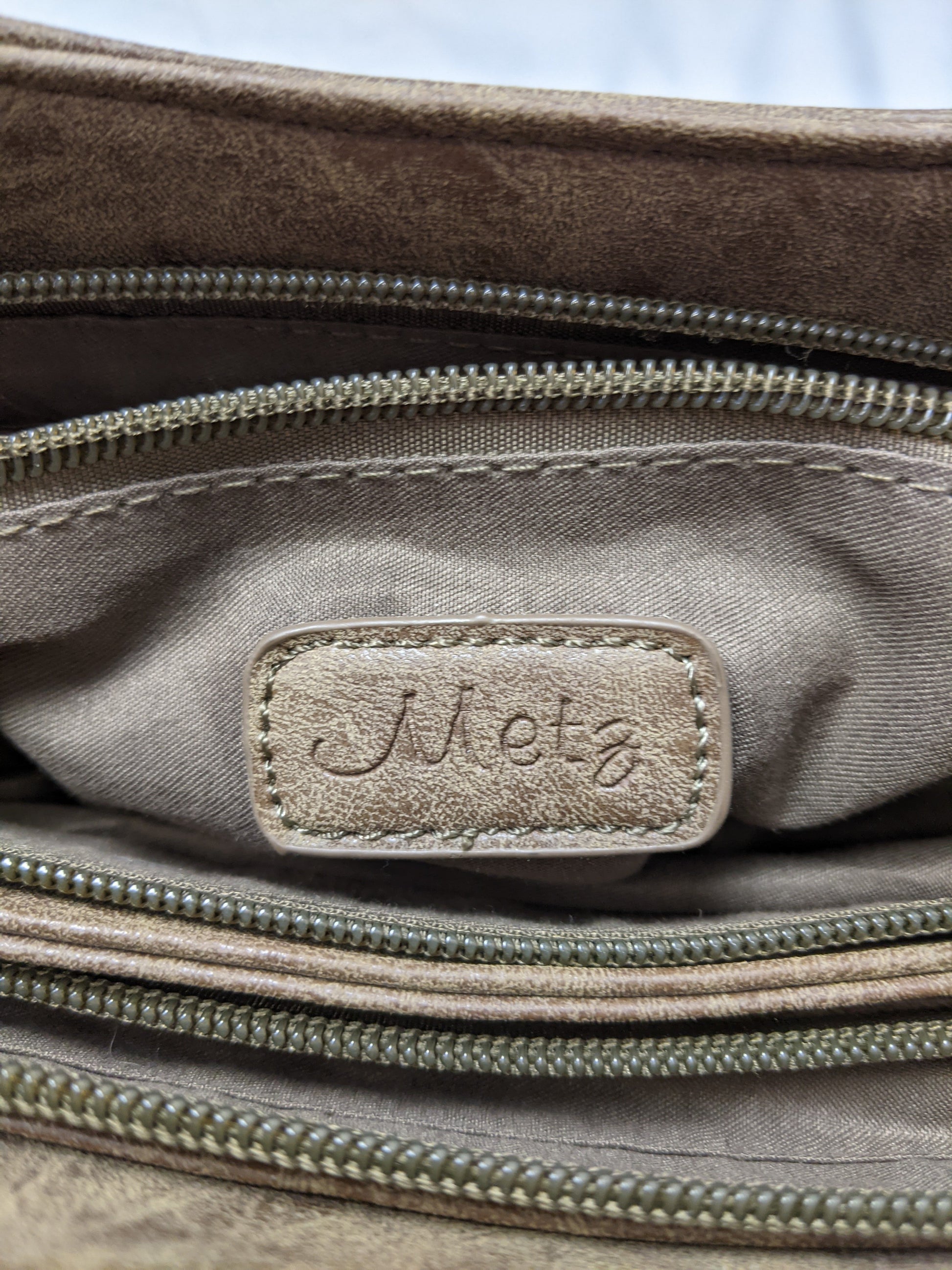 Close-up of 'Metz' label inside the bag