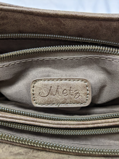 Close-up of 'Metz' label inside the bag